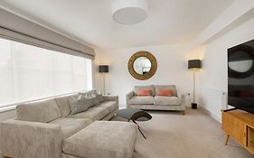 Mount Vale 4 Bedroom Luxury Home & Free Parking